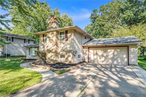 6033 Harrison St, Mentor, OH, 44060-2354 | Card Image