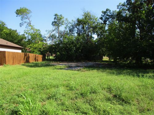 809 E 7th St, Bonham, TX, 75418-3920 | Card Image