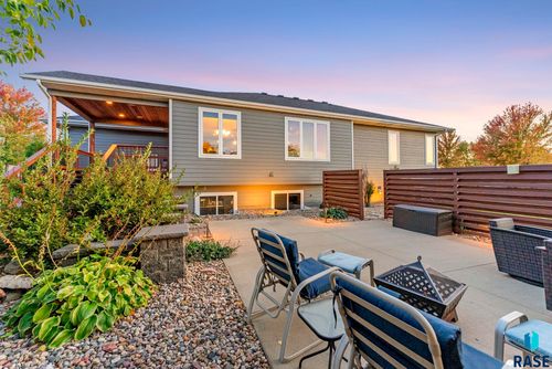 8200 E Willow Wood St Street, Sioux Falls, SD, 57110 | Card Image