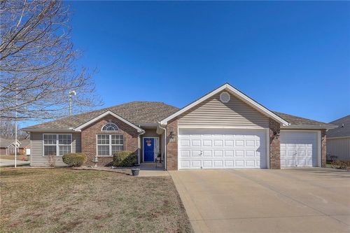 213 Nw Jackie Avenue, Grain Valley, MO, 64029 | Card Image