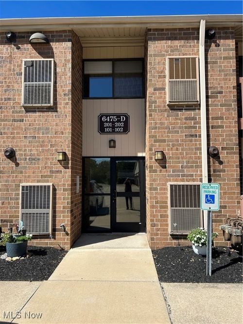 apt-201-6475 Princeton Ct, Parma Heights, OH, 44130-8643 | Card Image