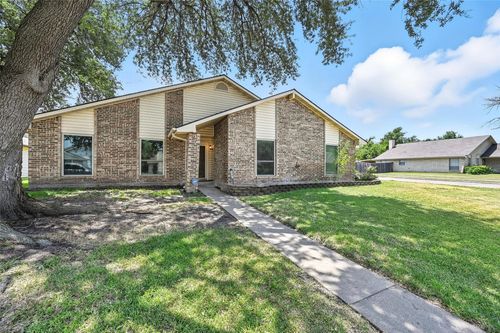 5301 Barcelona Dr, Garland, TX, 75043-5108 | Card Image
