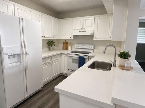 w-203-350 Palm Cir W, Pembroke Pines, FL, 33025-4615 | Card Image