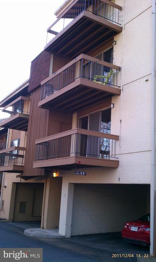 18c-18 Cross Keys Rd, BALTIMORE, MD, 21210-1724 | Card Image