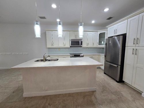 5810-5810 Nw 104th Path, Doral, FL, 33178-2616 | Card Image