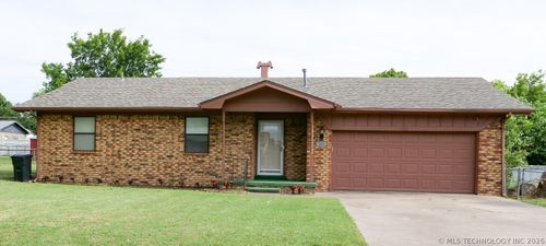 305 Barclay St, Henryetta, OK, 74437-5820 | Card Image