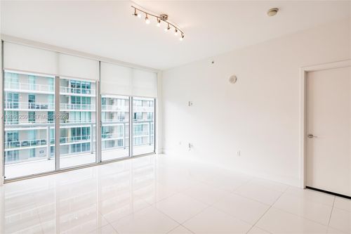 3216-1111 Sw 1st Ave, Miami, FL, 33130-5401 | Card Image