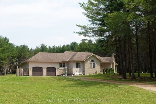 230 S Water St, Mount Forest, ON, N0G2L3 | Card Image