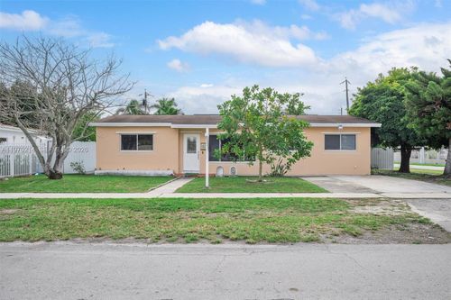 590 W 35th Pl, Hialeah, FL, 33012-5175 | Card Image