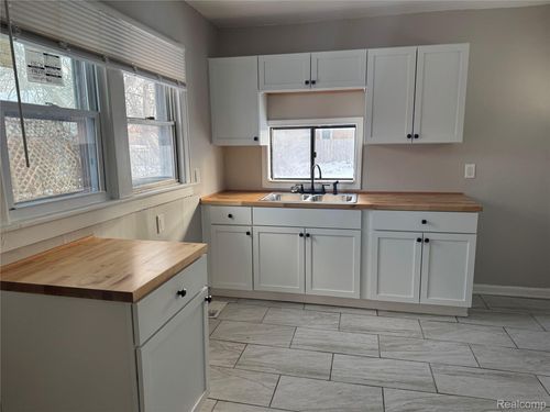 15358 Charles R Ave, Eastpointe, MI, 48021-1508 | Card Image