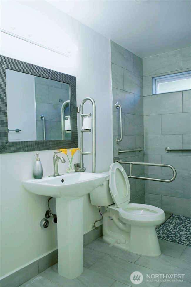 walk-in bathroom | Image 4