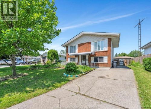 10670 Lambeth Rd, Windsor, ON, N8R1C9 | Card Image