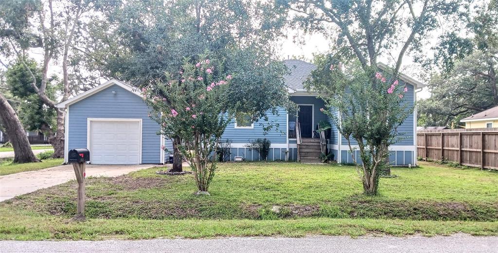 Illinois St, Dickinson, TX 77539