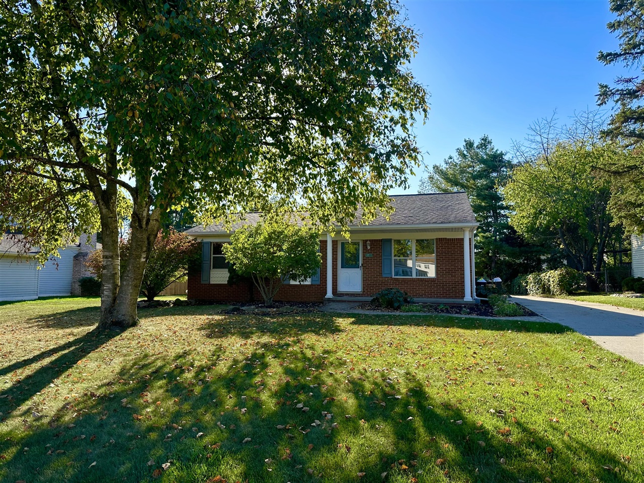 Baywood Dr, Wixom, MI 48393