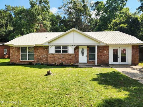 15316 Anderson Dr, Biloxi, MS, 39532-2912 | Card Image
