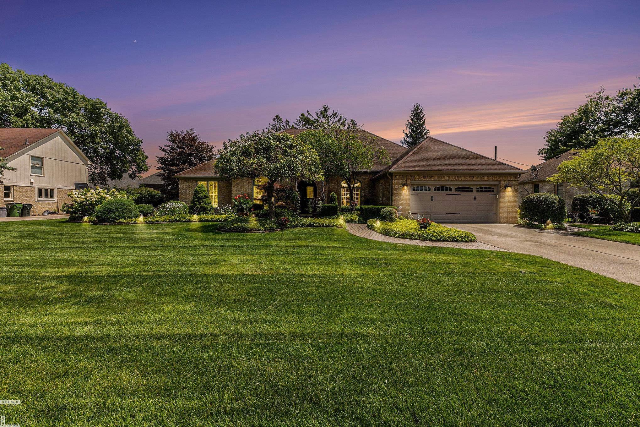 Robinhood Dr, Shelby Township, MI 48315