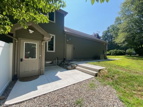 8 School House Rd, Oak Ridge, NJ, 07438-9827 | Card Image