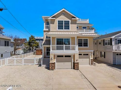 305 W 18th St, SHIP BOTTOM, NJ, 08008-4421 | Card Image