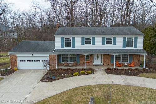 7118 Cathedral Dr, Bloomfield Hills, MI, 48301-3730 | Card Image