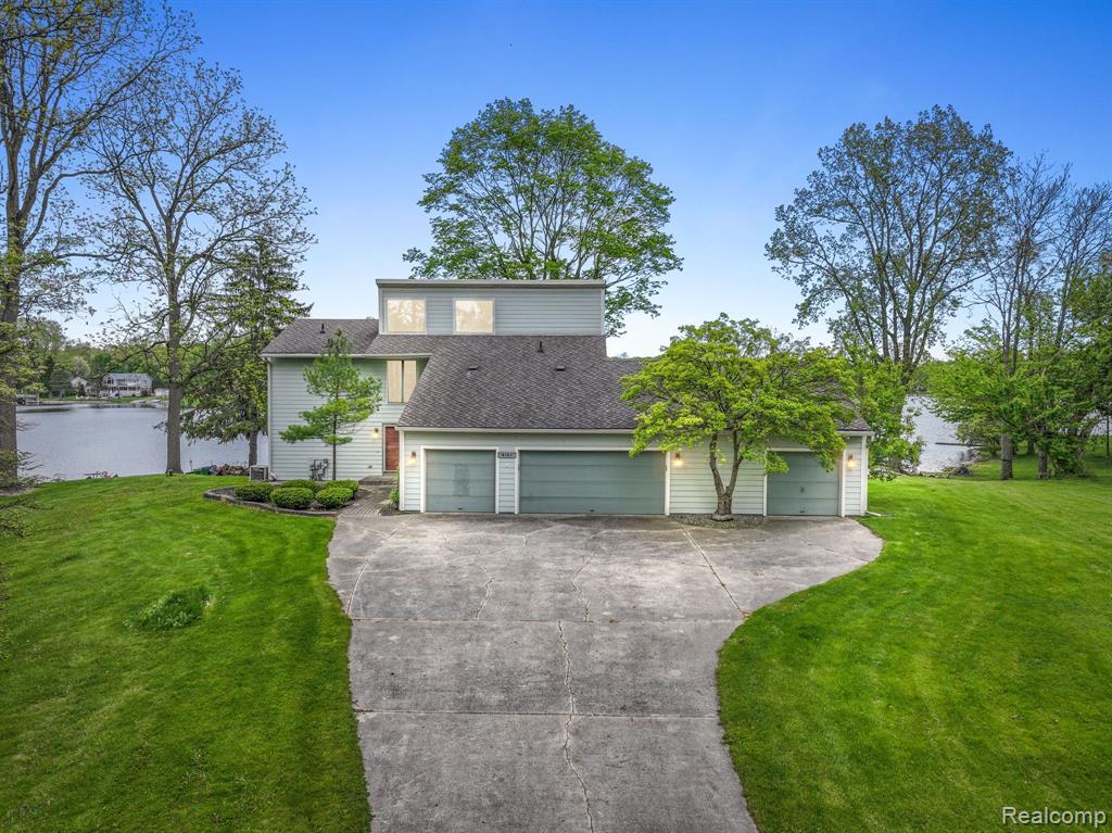 Southwoods Dr, Howell, MI 48843 #1