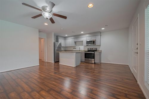 25-5333 Richmond Ave, Houston, TX, 77056-6690 | Card Image
