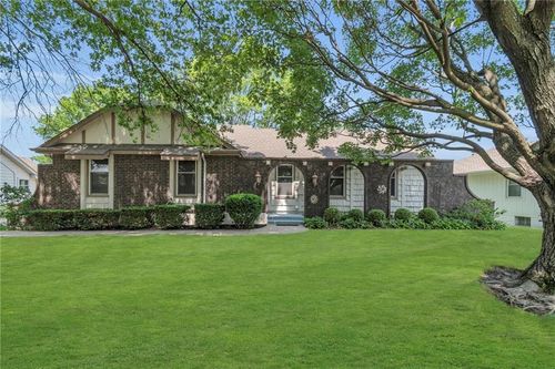204 Johnston Pkwy, Raymore, MO, 64083-9250 | Card Image
