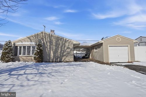 59 Graystone Ln, LEVITTOWN, PA, 19055-1911 | Card Image