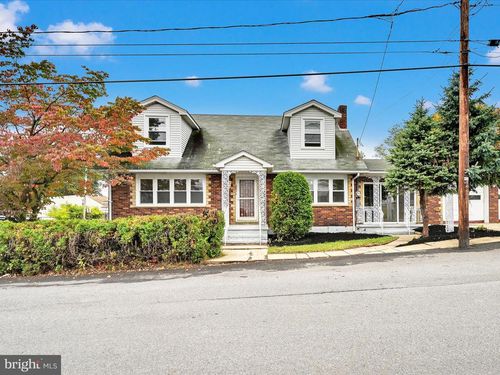 201 Mine St, Brockton, PA, 17925-8823 | Card Image