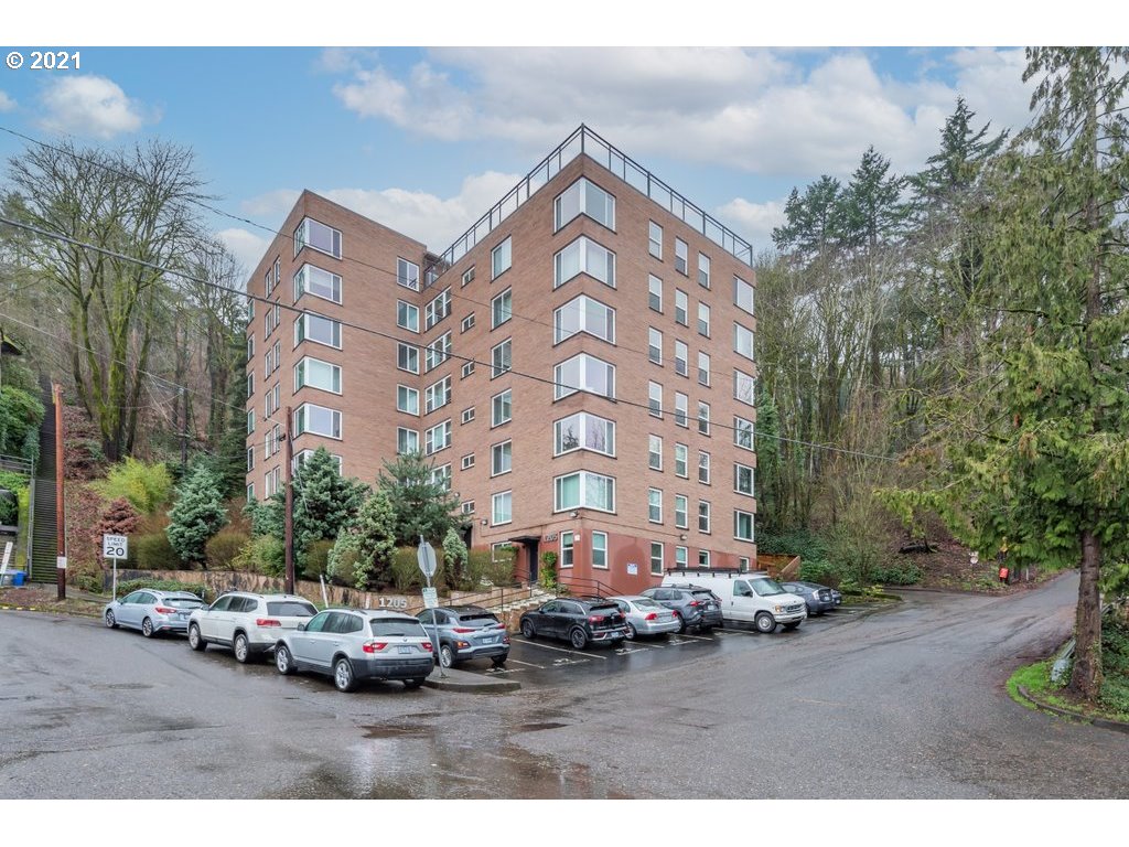 Cardinell Dr, Portland, OR 97201