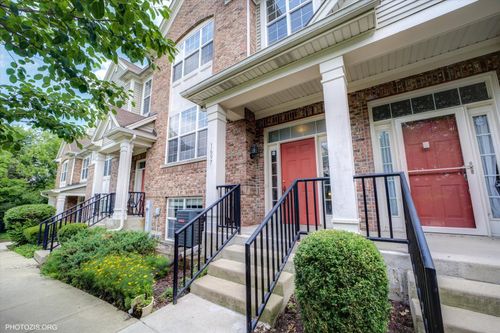 1697 Deer Pointe Dr, South Elgin, IL, 60177-1307 | Card Image