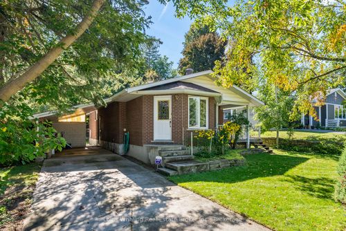 61 8th St, Hanover, ON, N4N1J1 | Card Image