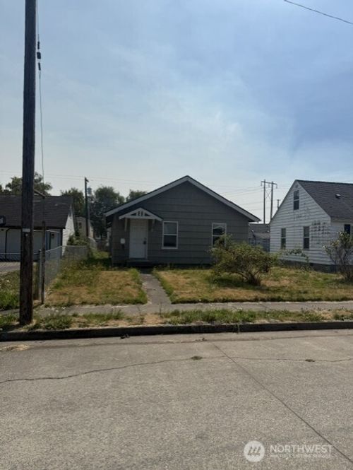 150 15th Ave, Longview, WA, 98632-1129 | Card Image