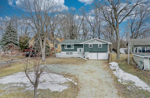 8112 N Shore Trl N, Forest Lake, MN, 55025-8339 | Card Image