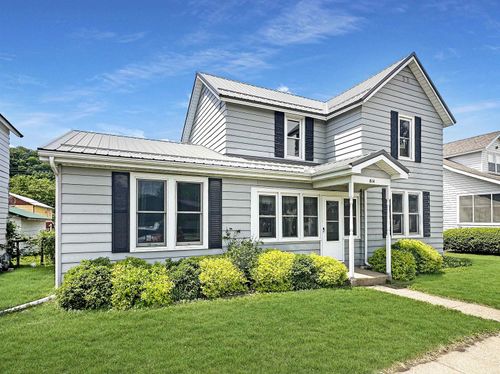 814 S 2nd St, Guttenberg, IA, 52052-9012 | Card Image