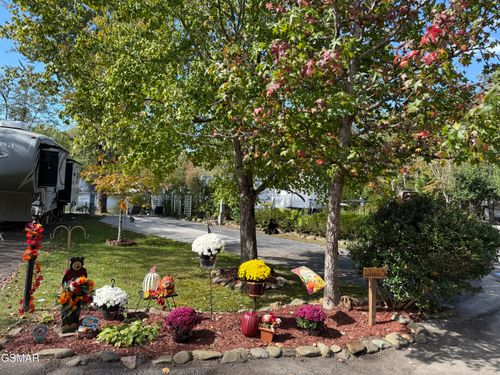 344-4229 E Parkway, Gatlinburg, TN, 37738-6427 | Card Image