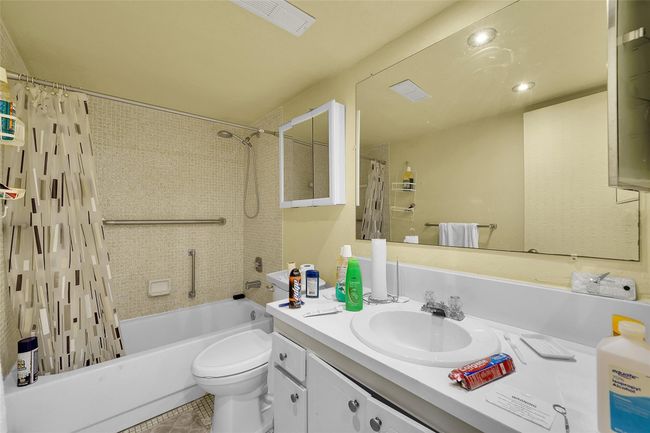 APT-306 - 9020 Sunrise Lakes Blvd, Condo with 2 bedrooms, 2 bathrooms and null parking in Sunrise FL | Image 9