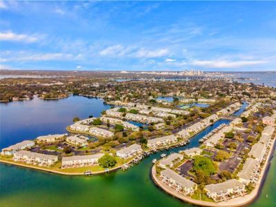 B - 5202 Beach Drive Se, Condo with 2 bedrooms, 1 bathrooms and null parking in ST PETERSBURG FL | Image 1