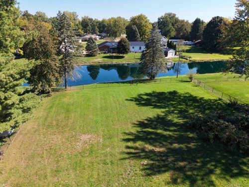 8520 Apple Blossom Ln, Flushing, MI, 48433-2904 | Card Image
