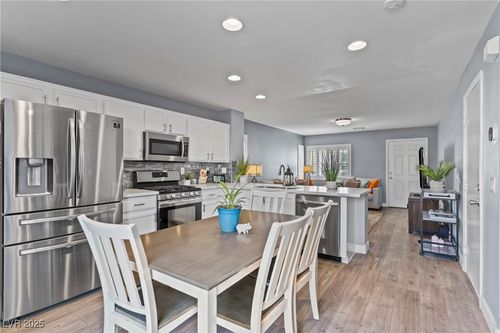 10400 Coyote Cub Ave, Las Vegas, NV, 89129-6407 | Card Image