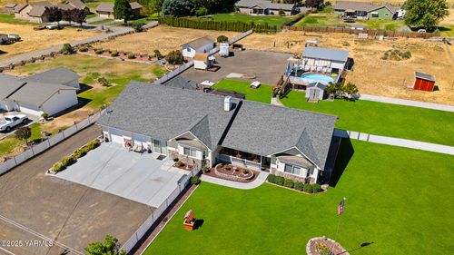 206 S Pear Ave, Yakima, WA, 98908-9183 | Card Image