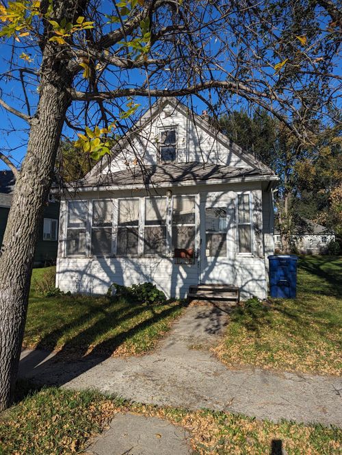 212 2nd Ave, Enderlin, ND, 58027-1106 | Card Image