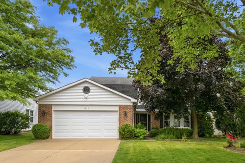 1022 Hobson Dr, Buffalo Grove, IL, 60089-7044 | Card Image