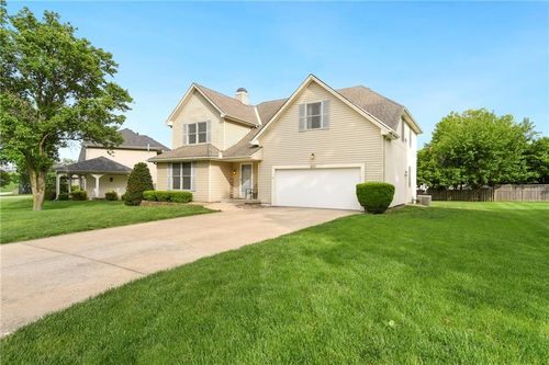 917 Nw Winterset St, Lee's Summit, MO, 64081-1919 | Card Image