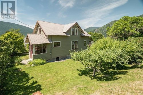 723 Latimer St, Nelson, BC, V1L4V5 | Card Image