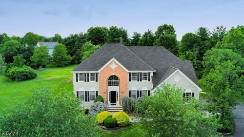 15 Regents Ct, BELLE MEAD, NJ, 08502-5845 | Card Image