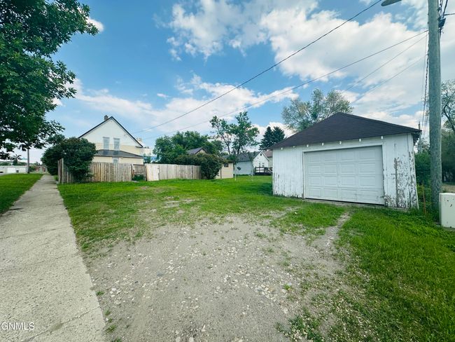 202 8 Th Ave Se, House other with 3 bedrooms, 1 bathrooms and null parking in Jamestown ND | Image 4