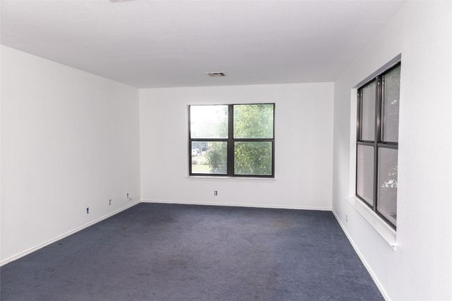 Empty room with dark carpet and baseboards | Image 6