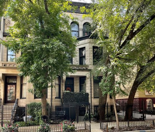 1s-21 E Division St, Chicago, IL, 60610-5212 | Card Image