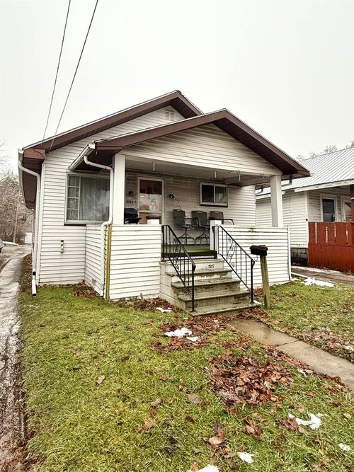 2125 State St, Saginaw, MI, 48602-5033 | Card Image