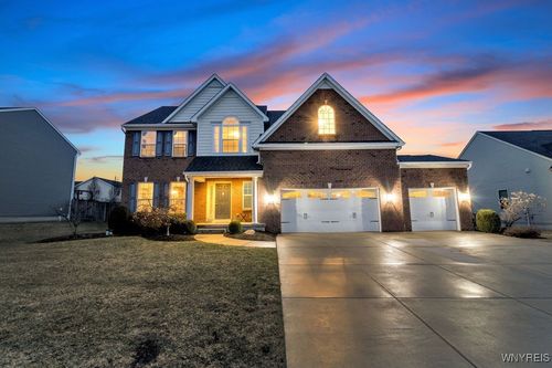 111 Camelot Dr, West Seneca, NY, 14224-4391 | Card Image